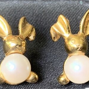 89!Avon Gold Bunny Earrings with Pearls